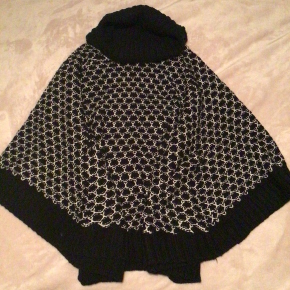 Sweater cape - Picture 1 of 2